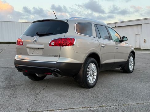 Used 2011 Buick Enclave CXL image 5