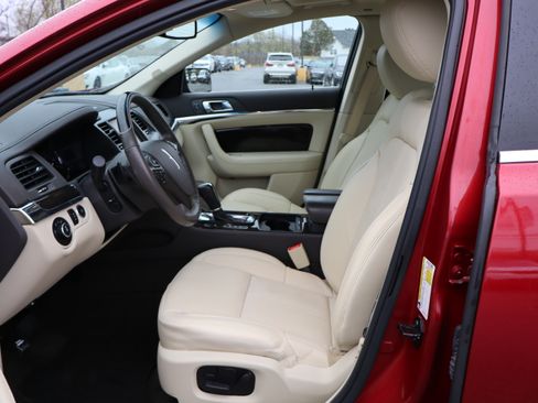 Used 2015 Lincoln MKS Elite image 13