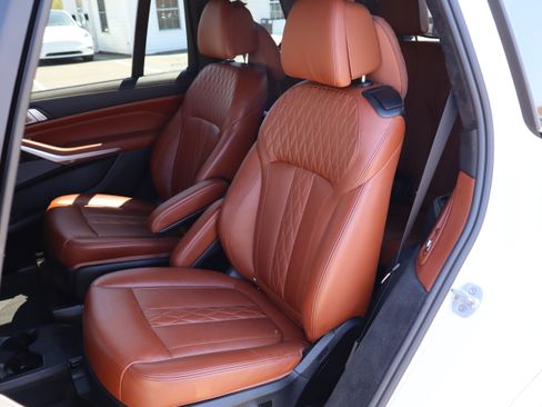 Used 2020 BMW X7 xDrive40i w/ M-Sport Package image 19