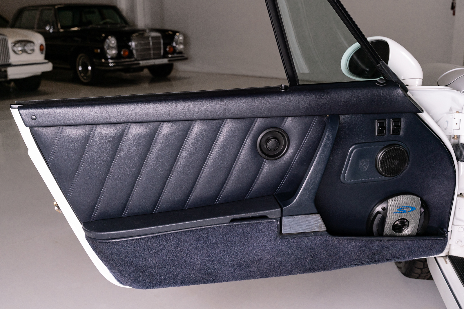 Used 1993 Porsche 911 Carrera Cabriolet RWD image 57
