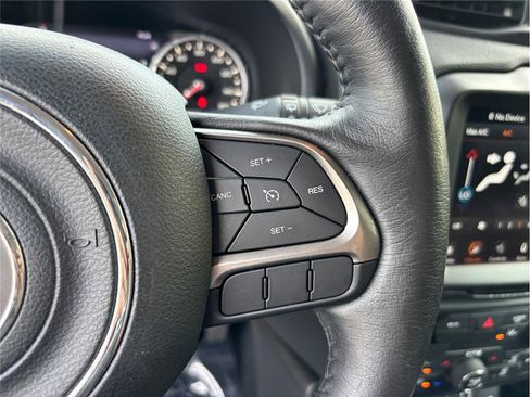 Used 2021 Jeep Renegade Limited image 23