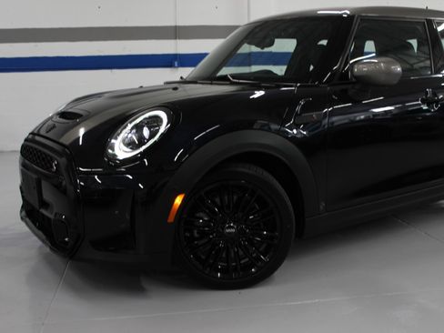 Used 2023 MINI Cooper S 4-Door Hardtop FWD image 4