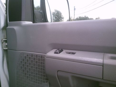 Used 2009 Ford E-250 and Econoline 250 Club Wagon image 9