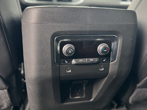 Used 2022 Chevrolet Suburban Premier image 14