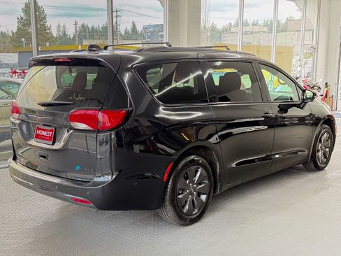 Used 2020 Chrysler Pacifica Limited image 4