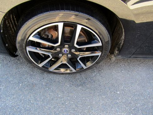 Used 2018 Volvo S60 T5 Dynamic AWD image 12