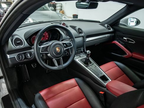 Used 2023 Porsche 718 Cayman image 30