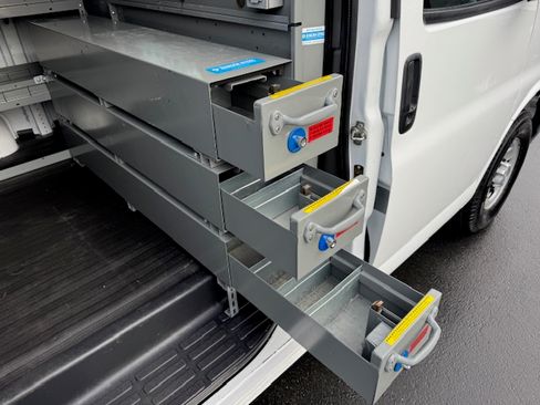 Used 2017 Chevrolet Express 3500 image 5