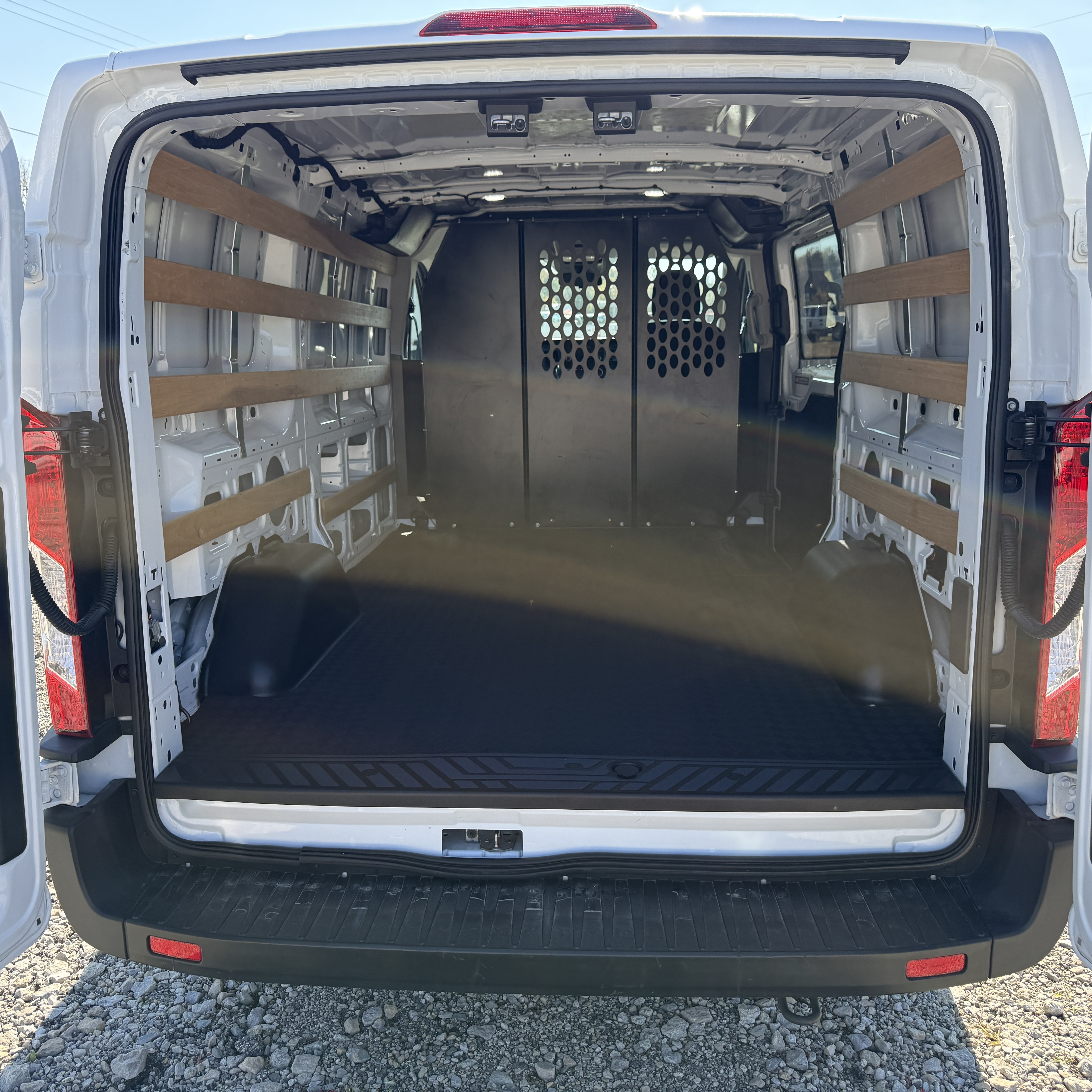 Used 2025 Ford Transit 250 Low Roof RWD image 4