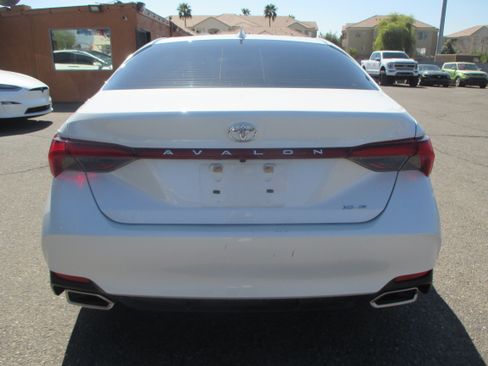 Used 2020 Toyota Avalon XLE image 12