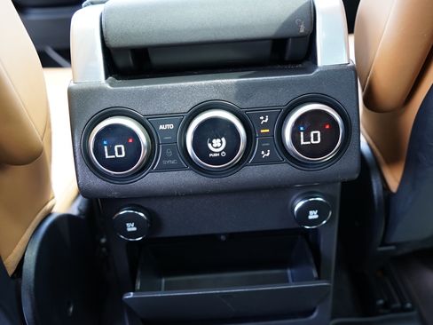 Used 2020 Land Rover Discovery HSE image 25