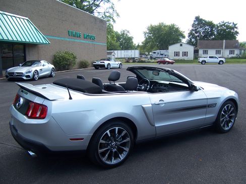 Used 2011 Ford Mustang GT Premium image 9