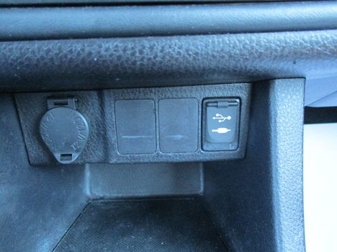 Used 2017 Toyota Corolla LE image 35