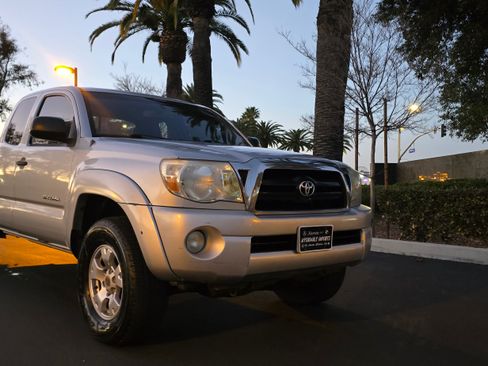 Used 2007 Toyota Tacoma PreRunner image 1