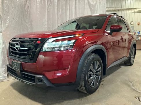 Used 2022 Nissan Pathfinder SV image 5