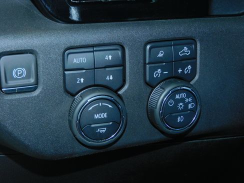 Used 2024 Chevrolet Silverado 2500 High Country image 31