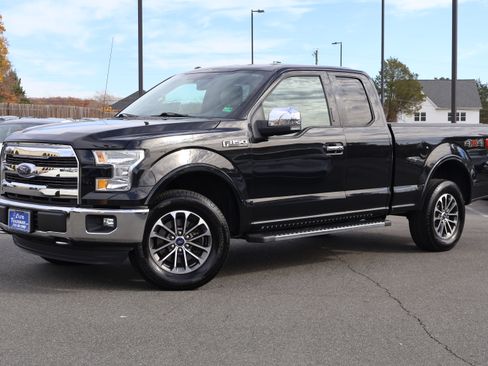 Used 2015 Ford F150 Lariat image 2