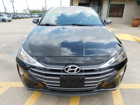 Used 2019 Hyundai Elantra SE image 3