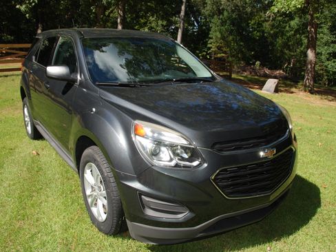 Used 2017 Chevrolet Equinox LS image 2