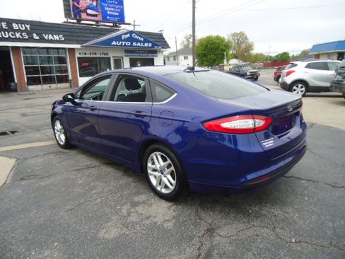 Used 2015 Ford Fusion SE FWD image 12