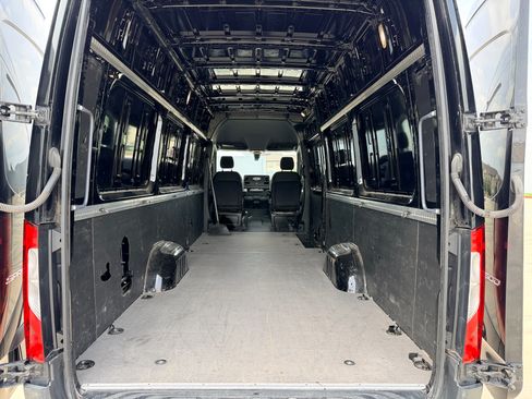 Used 2019 Mercedes-Benz Sprinter image 13