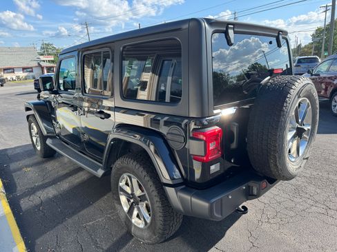 Used 2019 Jeep Wrangler 4WD Unlimited Sahara image 4