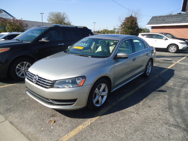 Used 2013 Volkswagen Passat TDI SE FWD image 1