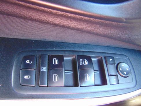 Used 2018 Jeep Cherokee Latitude image 12