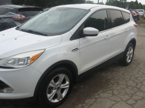 Used 2015 Ford Escape 4WD SE image 1
