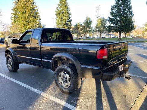 Used 2003 Chevrolet S10 Pickup LS image 5