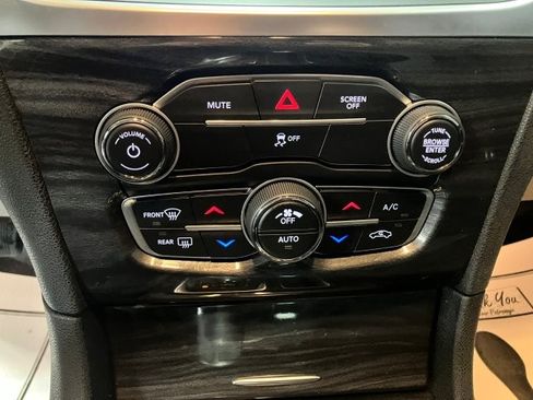 Used 2021 Chrysler 300 Touring image 12