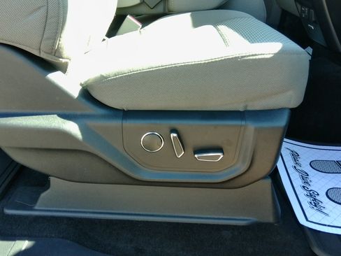 Used 2015 Ford F150 XLT image 41