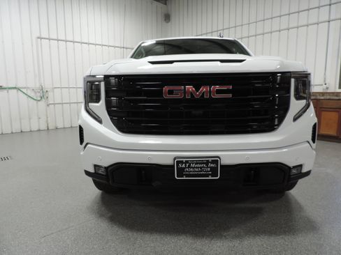 Used 2025 GMC Sierra 1500 Elevation image 8