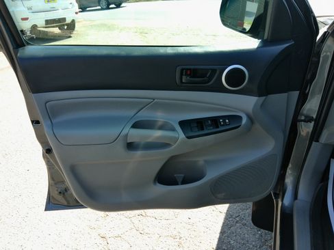 Used 2014 Toyota Tacoma SR5 image 23