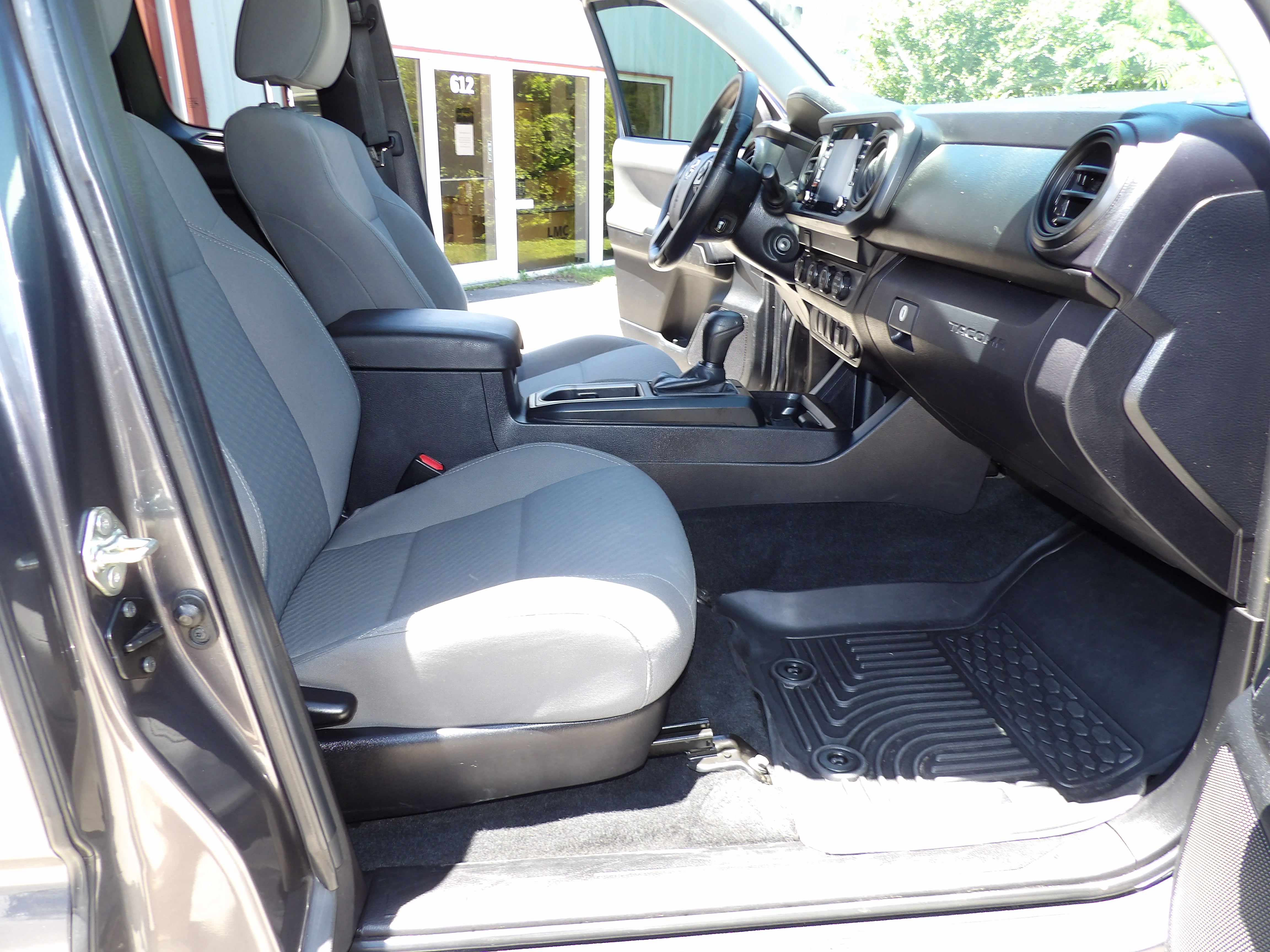 Used 2020 Toyota Tacoma SR AWD/4WD image 15