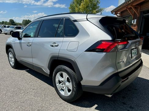 Used 2021 Toyota RAV4 LE image 6