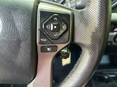 Used 2017 Toyota Tacoma 2WD Access Cab image 10