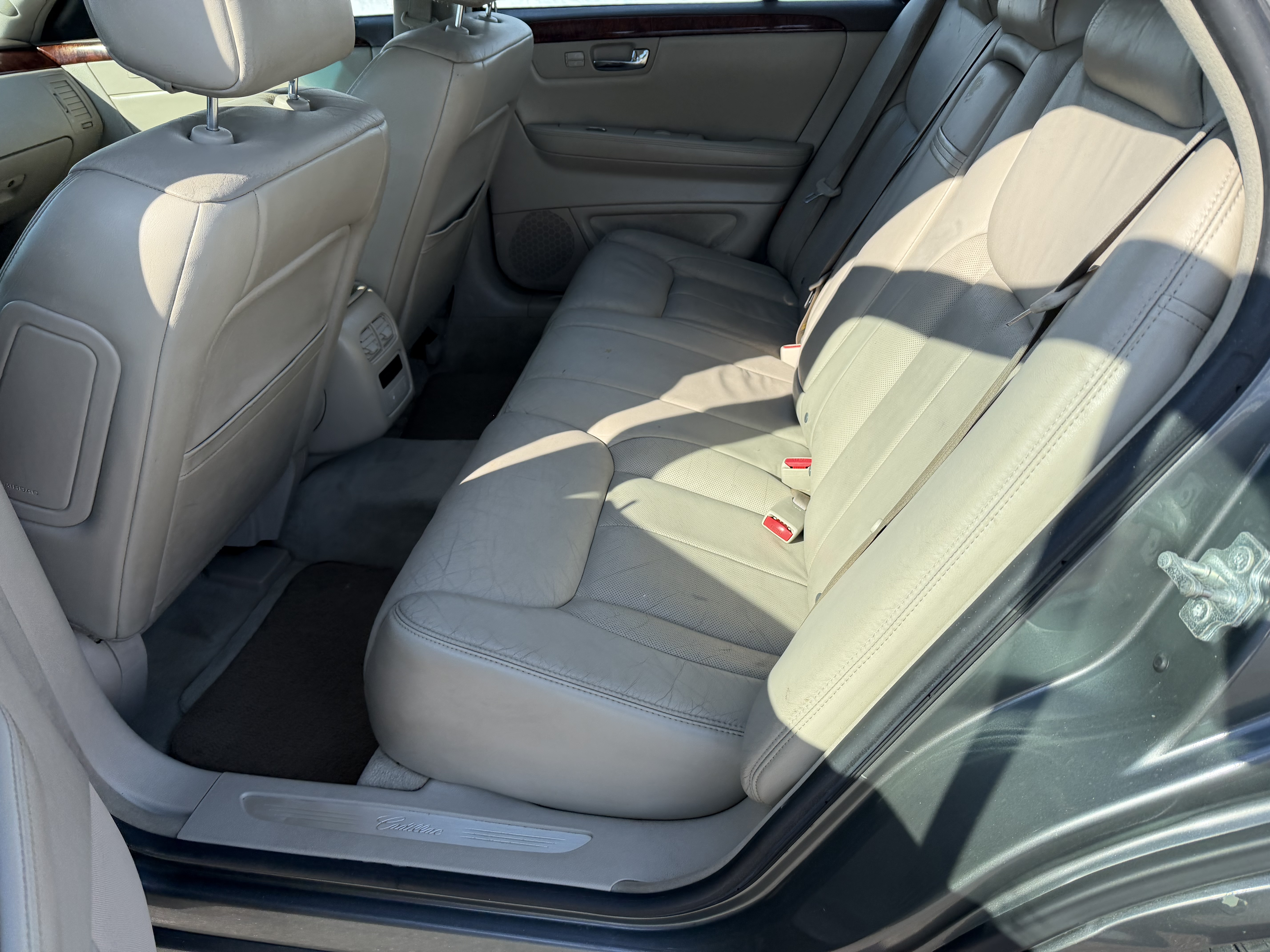 Used 2006 Cadillac DTS Sedan 4D FWD image 9