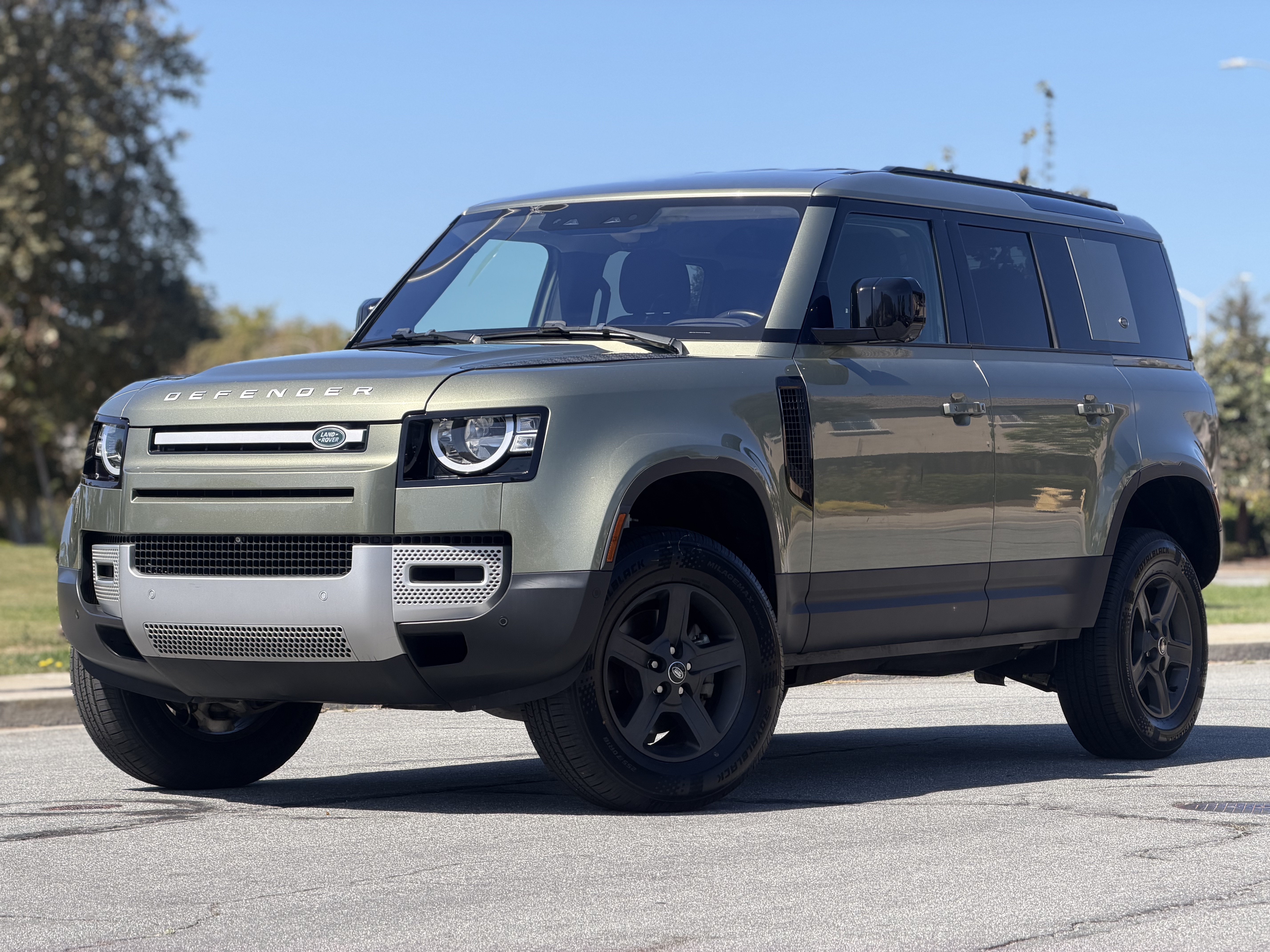 Used 2020 Land Rover Defender 110 AWD/4WD image 1