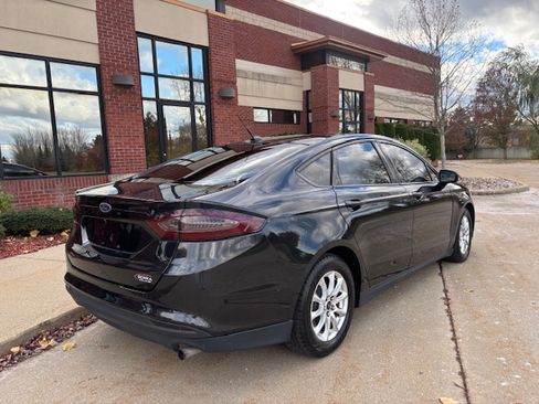 Used 2015 Ford Fusion S image 3
