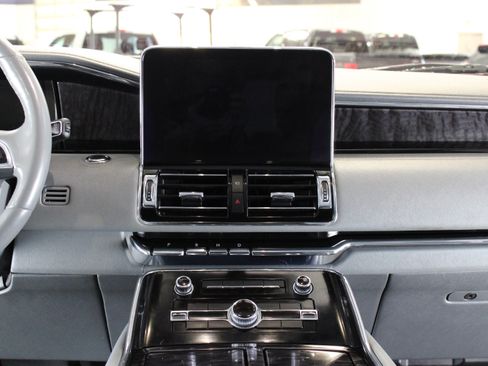 Used 2020 Lincoln Navigator Luxury image 4
