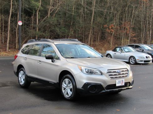 Used 2016 Subaru Outback 2.5i Premium image 16
