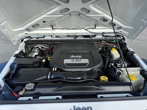 Used 2013 Jeep Wrangler Unlimited Sport image 13