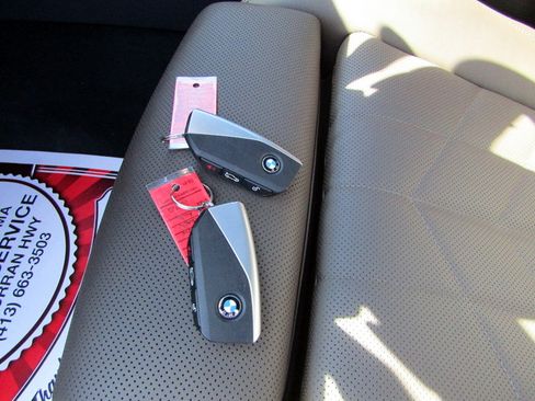 Used 2025 BMW 530i xDrive image 25