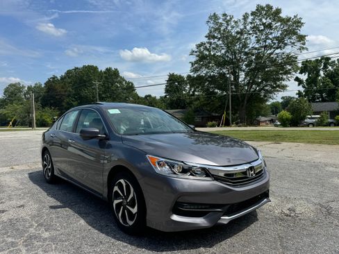 Used 2016 Honda Accord EX-L Sedan image 2