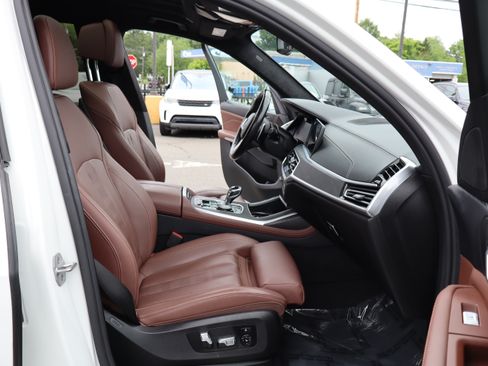Used 2022 BMW X7 xDrive40i w/ M Sport Package AWD/4WD image 20