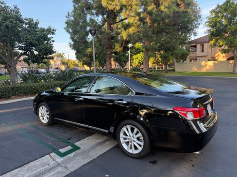 Used 2012 Lexus ES 350 w/ Luxury Pkg & Navigation FWD image 3