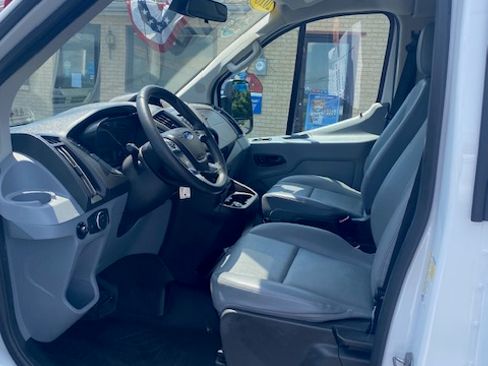 Used 2018 Ford Transit 150 130 Low Roof Wagon RWD image 13