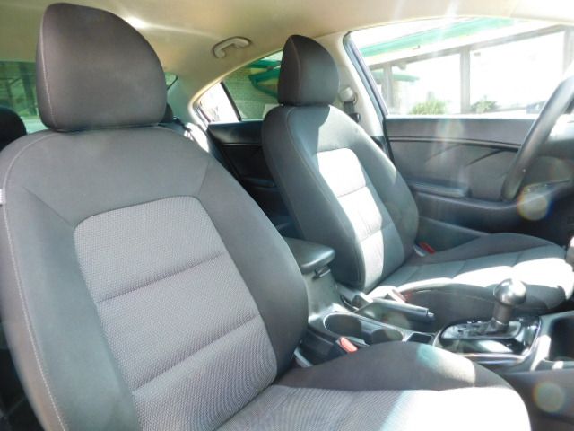 Used 2017 Kia Forte LX Sedan FWD image 18