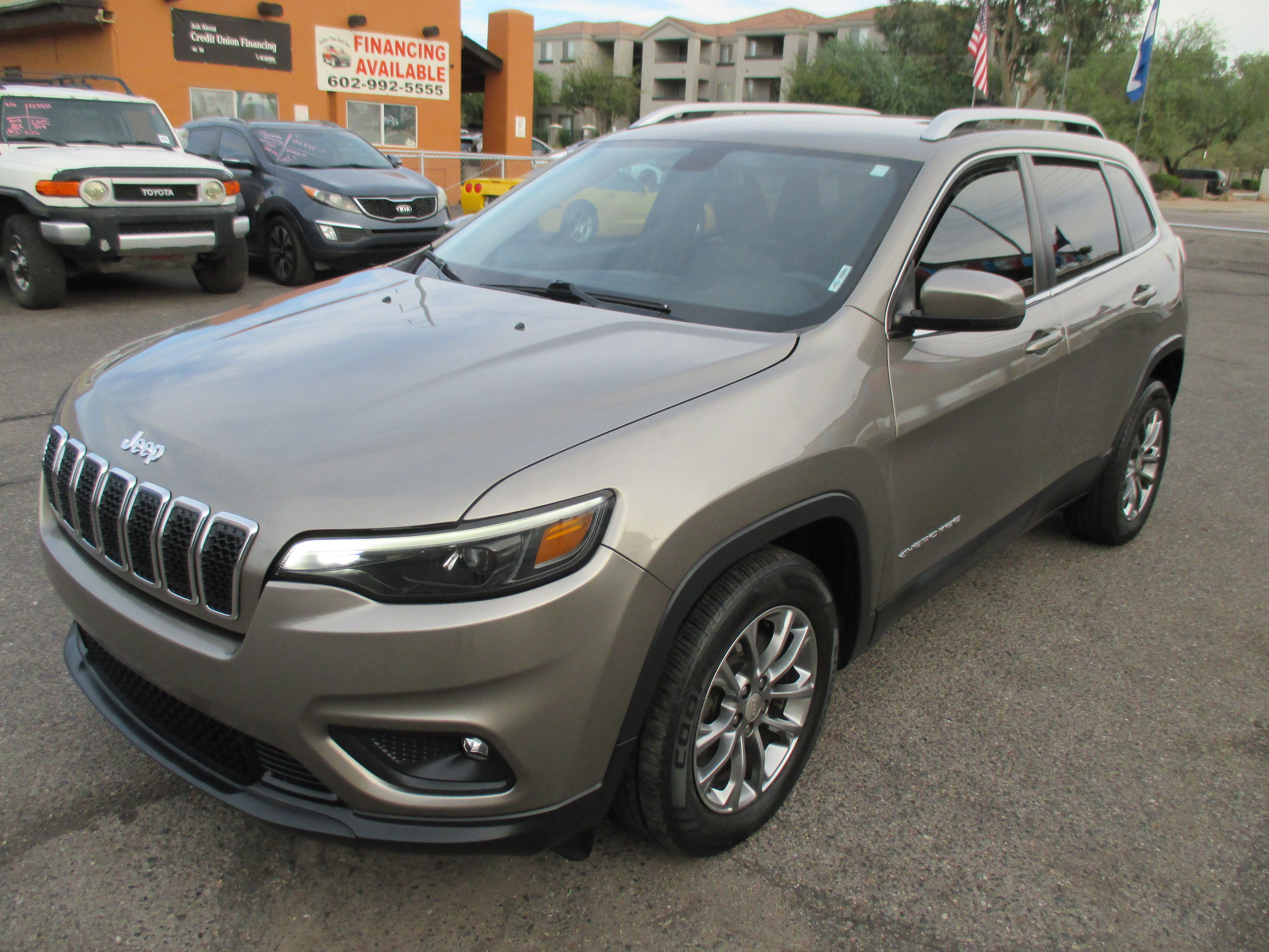 Used 2020 Jeep Cherokee Latitude Plus Sport Utility 4D FWD image 16